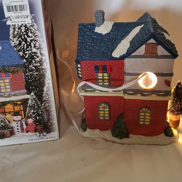 Holiday Expressions Vtg 1998 Hand Painted Porcelain Lighted House Int/Ext Figure - Picture 6 of 13